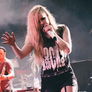 Avril Lavigne in Brasilia 2014 2 cropped