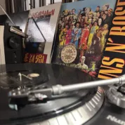 Record Player Albums Vinyl Guns N Roses De La Soul Sgt Peppers Beatles