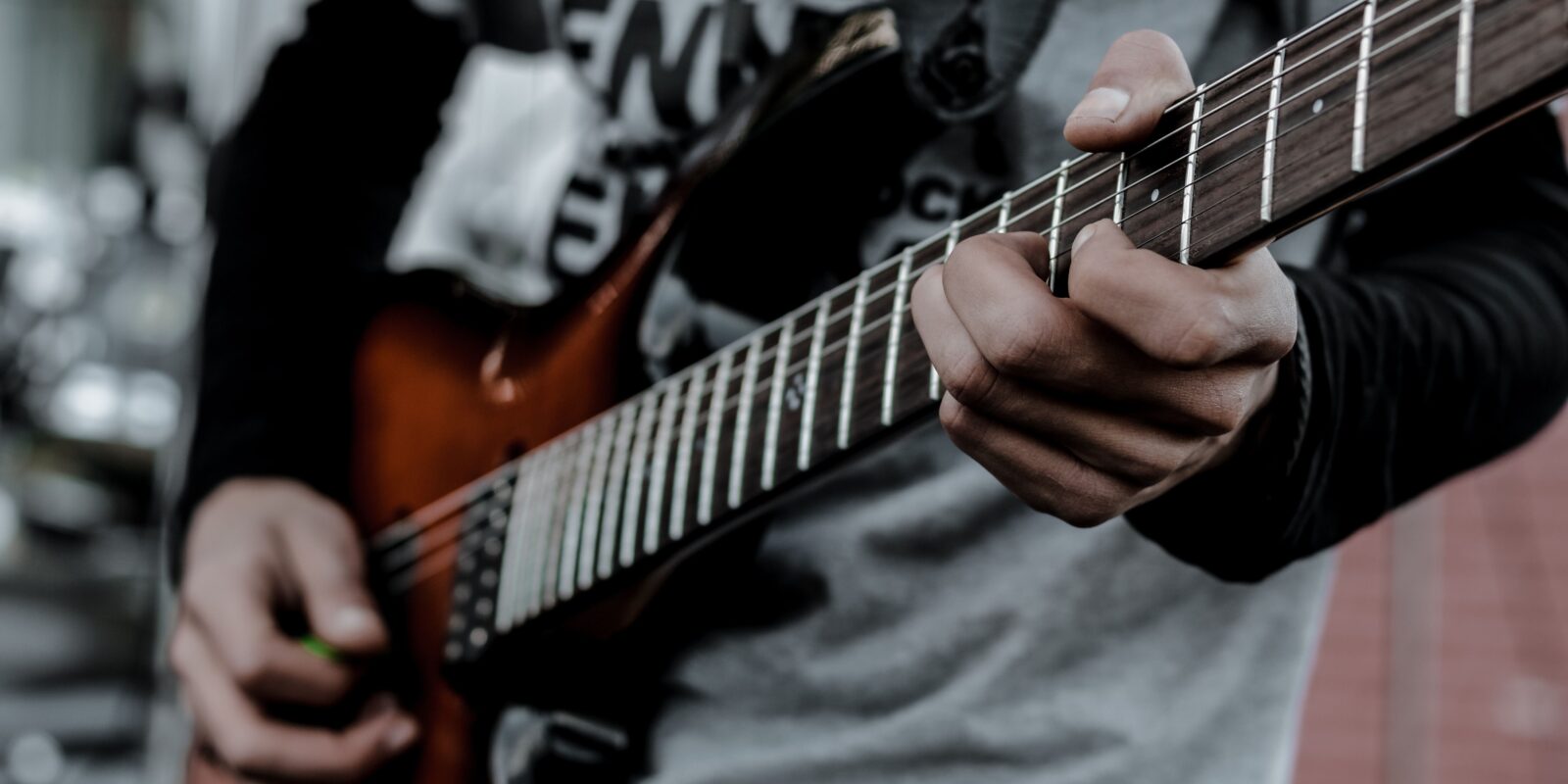 Queen - Another One Bites The Dust on a Single Guitar String + Tabs